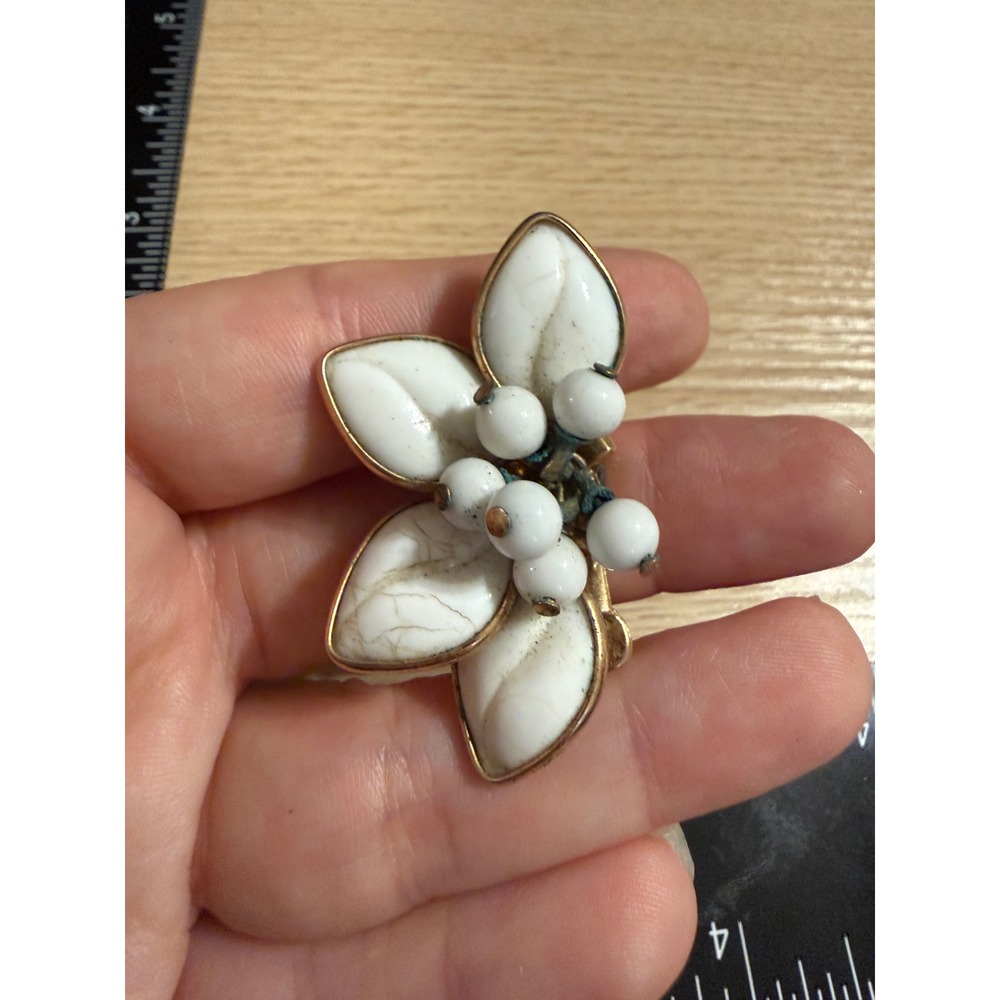 Vintage Gold Tone White Stone Floral Brooch Pinโ Mid Century Retro Jewelry
